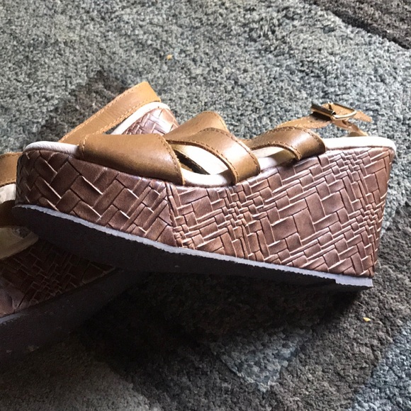 Volatile - Picture 3 of 4